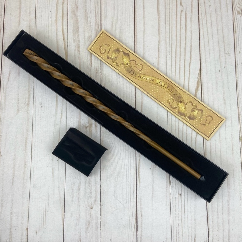 NWT Xenophilius Lovegood's Interactive wand - Wizarding World of Harry Potter